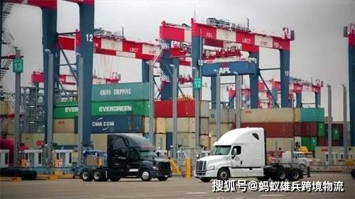 国际海运成本飙升了500 美国港口集装箱堆积如山,国内却难求